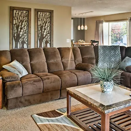 East Tawas Apartment Near Lake Huron And Downtown!